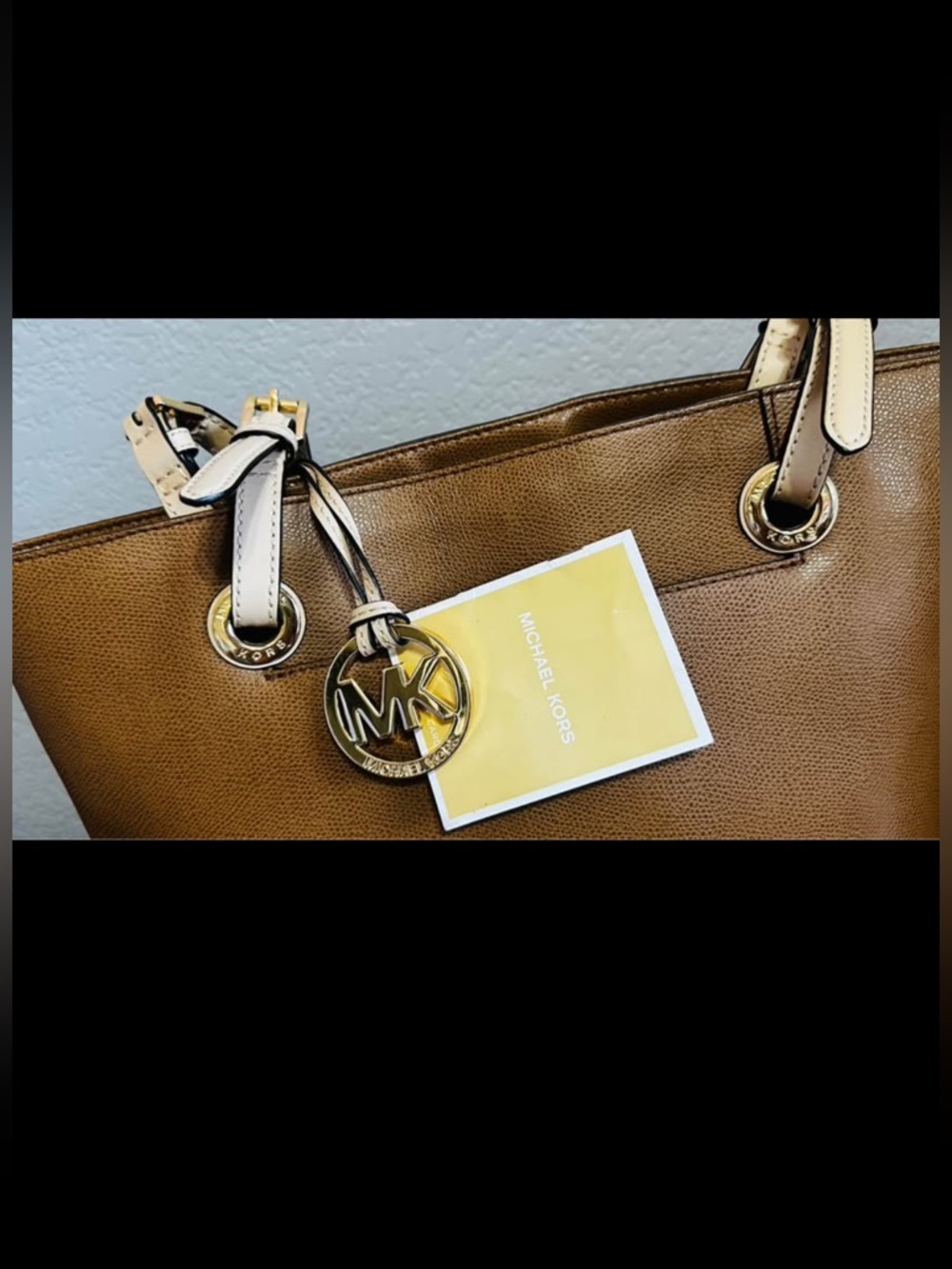 Michael Kors Saffiano
Leather Purse Jet Set Tote
Bag - Picture 8 of 10